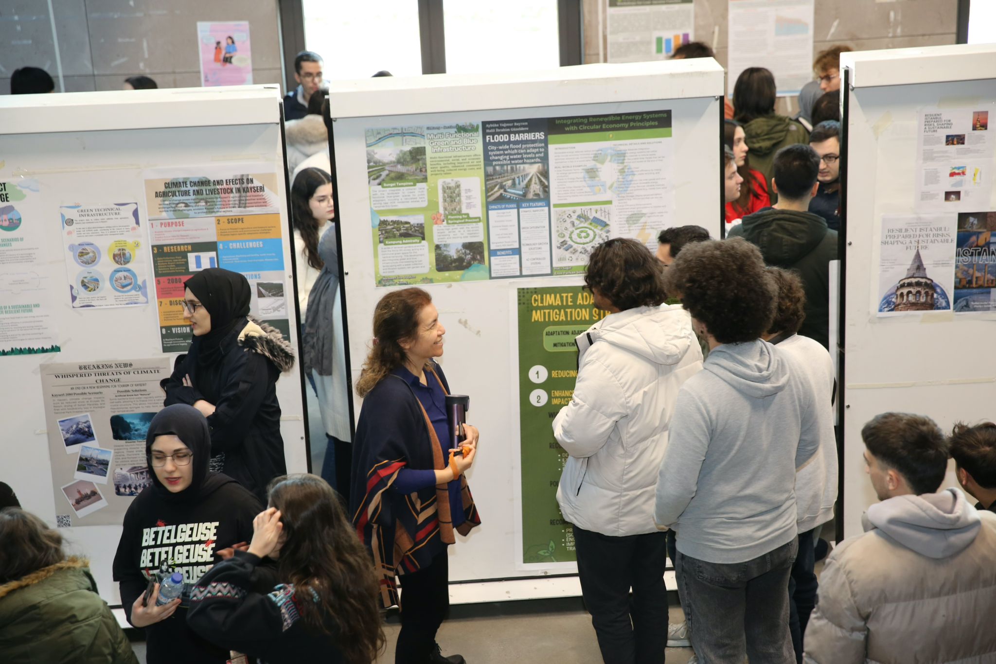 glb-203-205-students-present-final-projects-at-project-fair